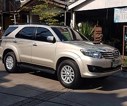 รถใหม่สะอาด SUV Fortuner