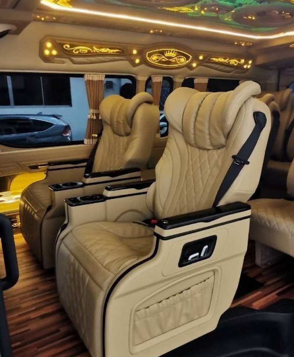 บริการรถตู้ VIP 8-10 ที่นั่งเบาะใหญ่นั่งสบาย แอร์เย็นด้วยระบบแอร์ไมโครบัส